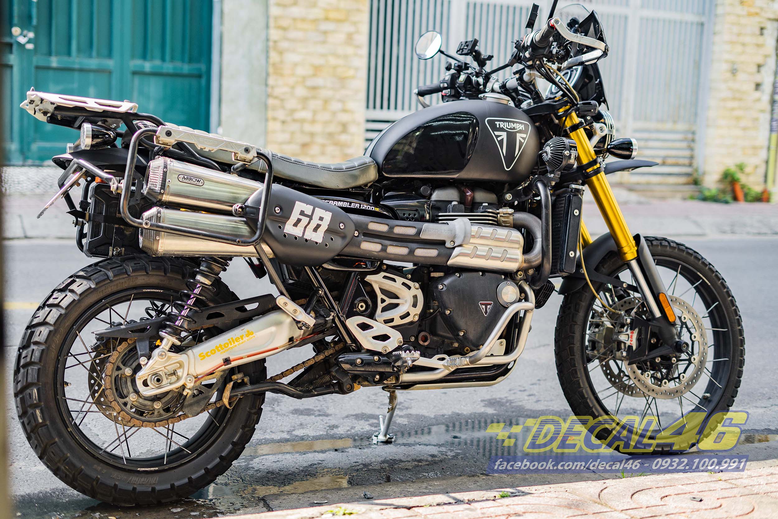 tem-xe-triumh-scrambler-900-den-mo-5.jpg